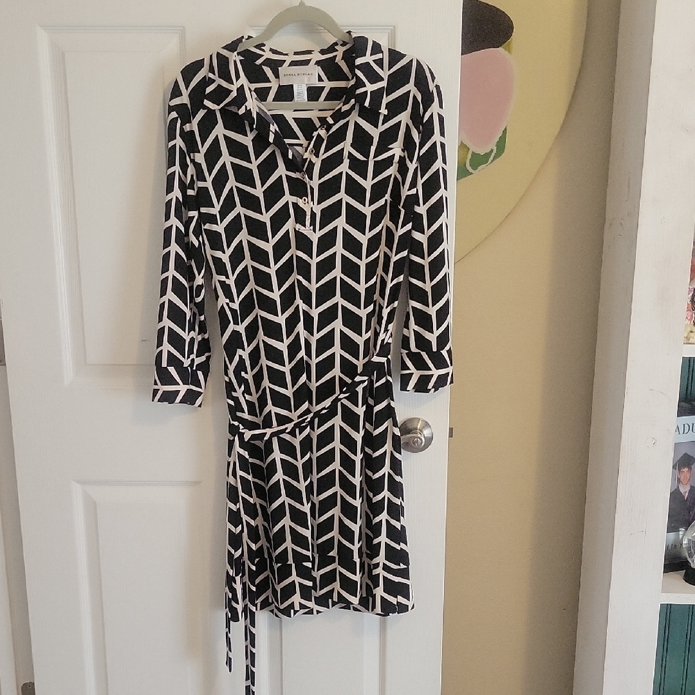 Donna Morgan Black and White Chevron Long Sleeve Dress vneck button up sz14